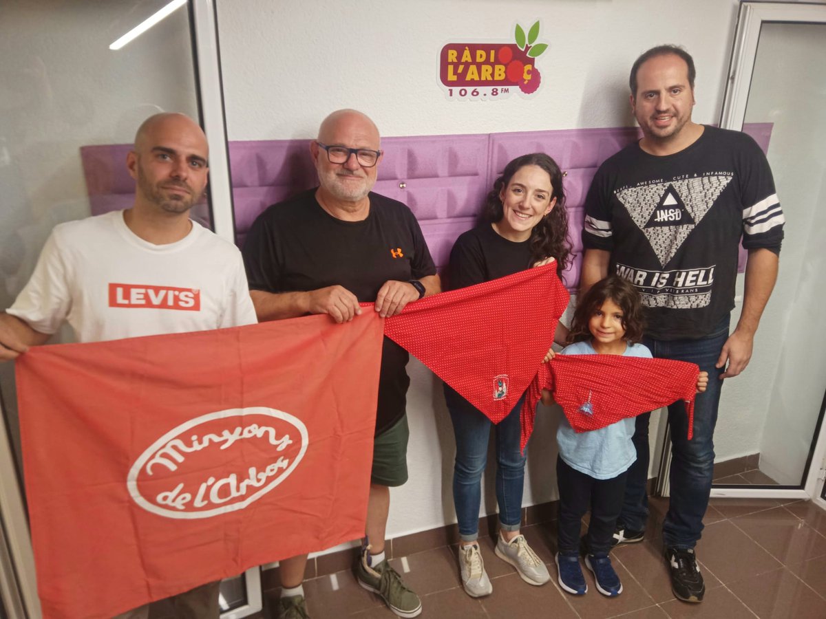 QuartsAmunt's tweet image. 💥 Ja podeu escoltar el quart programa de Quarts Amunt.

🏆 Record d'audiència de la temporada 

Fes click aqui radiobaixpenedes.kierkemail.com/programes/QUAR…

😍 Quin goig feia la taula

@MartaBayo7 @Verds @nois1975 @robles_francesc Sofia, Sou increïbles

I la setmana vinent?
@bordegassos esteu apunt?