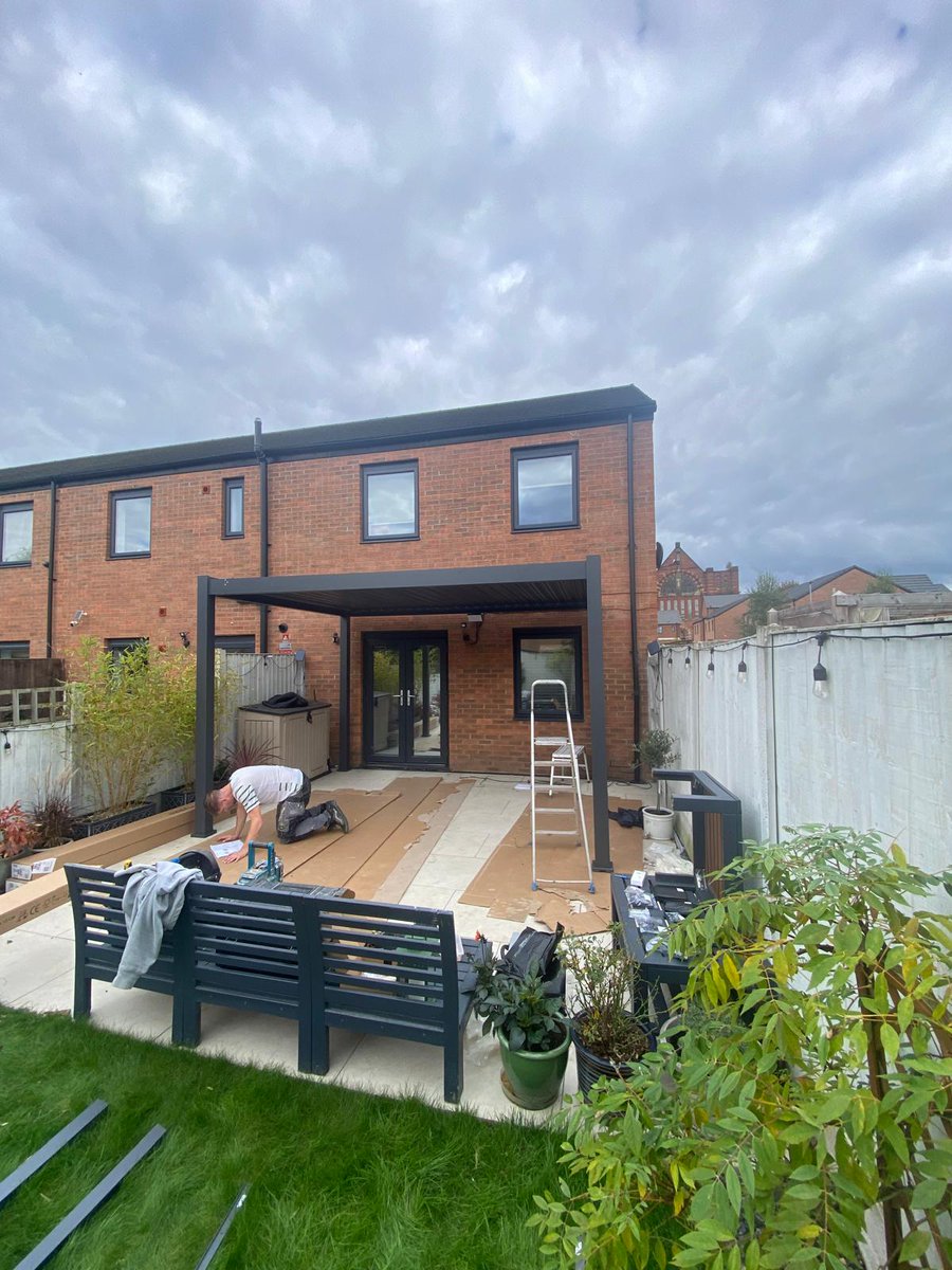 Customer enquiry "Can you do this?" Tony "yes we can!"
This Pergola was installed by Dan and Ian within 2 days after the customer waited six weeks for it arrive! We hope they get to enjoy some Winter sunshine now in their new and improved outdoor area ⛅️