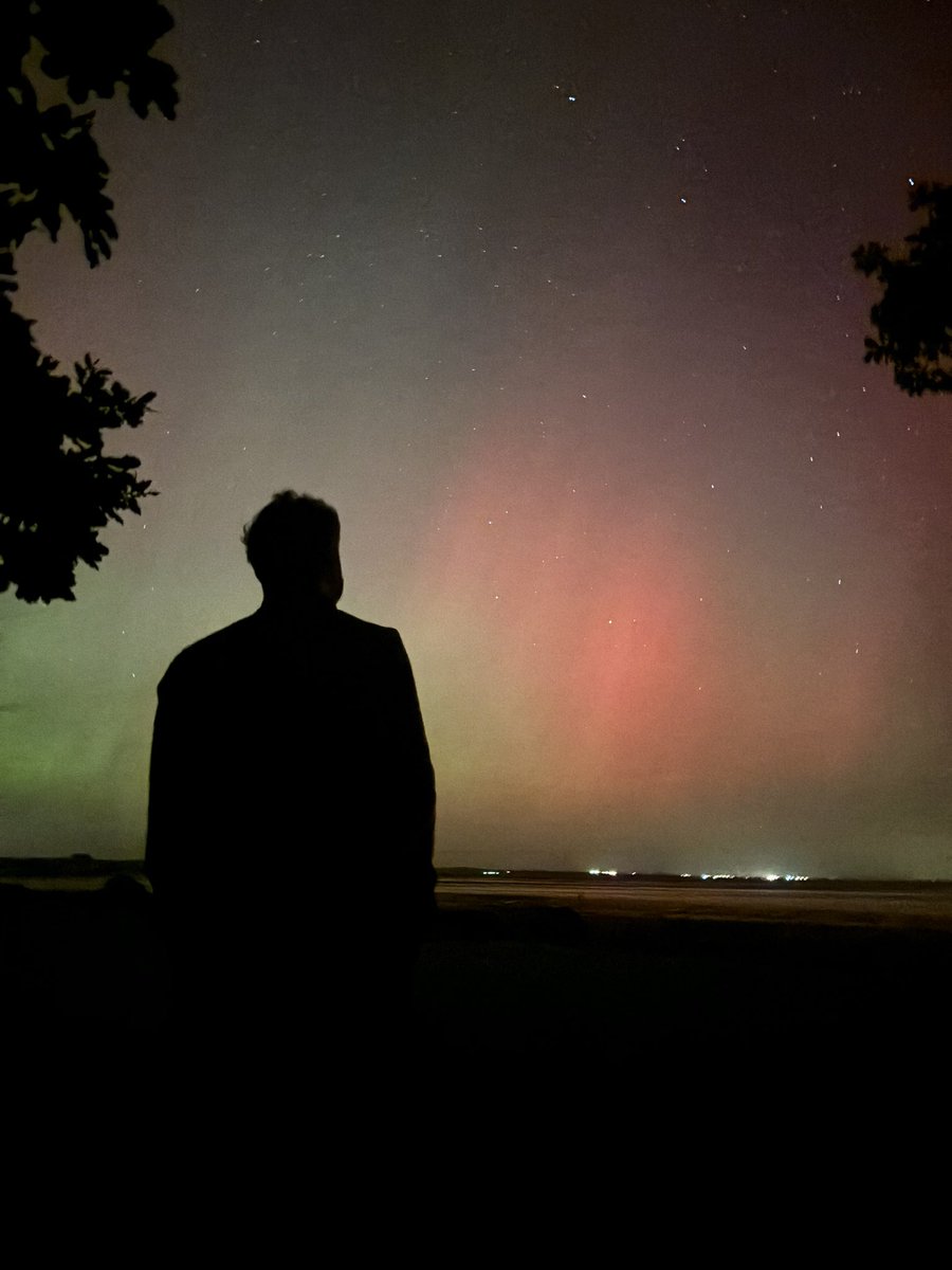 AineODSLT's tweet photo. I dragged my fiance out of his bed at midnight last night to see the auroras. I can’t believe I finally seen them with my own eyes and in Scotland! https://t.co/RTXpi2b8BT