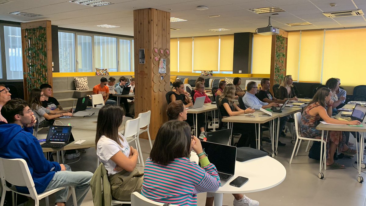 CmMalaga's tweet photo. ¡Gran jornada ayer en nuestro evento de Marketing e IA! 🎉

Gracias a todos los asistentes y a Fabiana Aguilar por mostrarnos cómo la IA está transformando el marketing. 🙌 Además, pusimos en práctica imágenes generadas con IA gracias a @Freepik. 🚀

#MarketingConIA #Martech2024 https://t.co/olNc9Dt66z