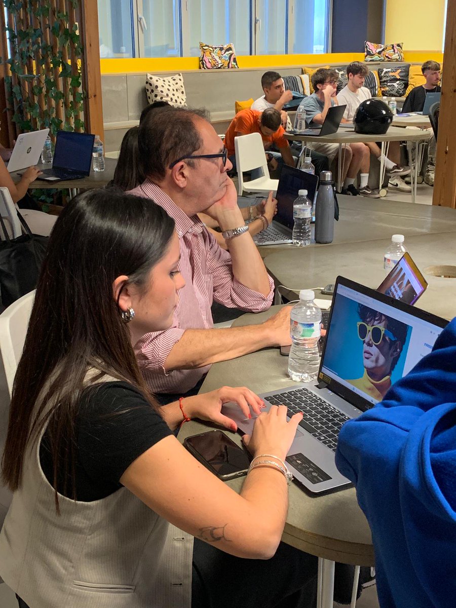 CmMalaga's tweet photo. ¡Gran jornada ayer en nuestro evento de Marketing e IA! 🎉

Gracias a todos los asistentes y a Fabiana Aguilar por mostrarnos cómo la IA está transformando el marketing. 🙌 Además, pusimos en práctica imágenes generadas con IA gracias a @Freepik. 🚀

#MarketingConIA #Martech2024 https://t.co/olNc9Dt66z