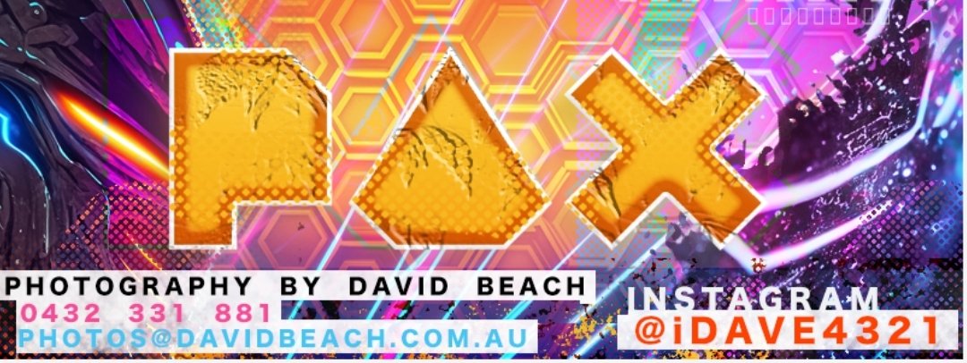 David Beach gave me, my Cutout and some friends from #aie a small photo shoot and it's everything 👉👈   

 #paxaus2024 #PAXAU #TWITCH #Streamer #Cardboardcutout #ChookAtPAX