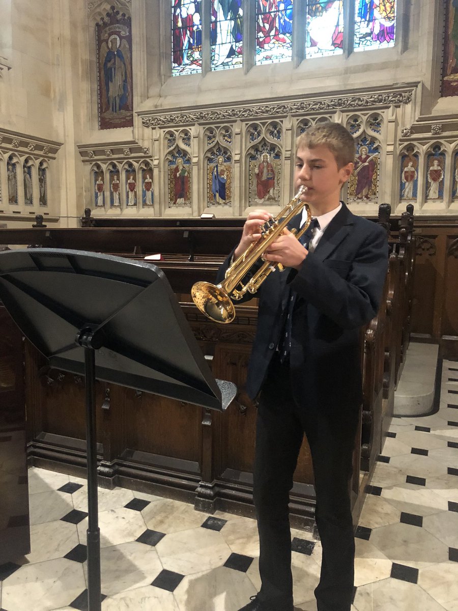 Thank you to Music Exhibitioner Seb <a href="/NorthASpartans/">NorthASpartans</a> for a delightful chapel performance this morning @LeysCambridge. Bravo!