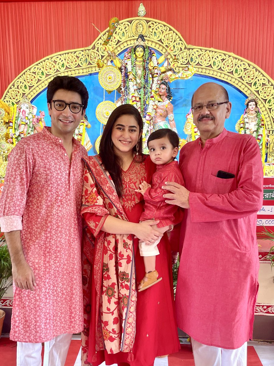 Ridhima (@ridhimaghosh) on Twitter photo আজ অষ্টমী না নবমী? যাই হোক না কেন পুজো তো পুজোই! আমাদের তরফ থেকে আপনাদের সকলকে জানাই আজকের এই বিশেষ দিনের অসংখ্য শুভেচ্ছা।
#DurgaPujo #DurgaPujo2024 আজ অষ্টমী না নবমী? যাই হোক না কেন পুজো তো পুজোই! আমাদের তরফ থেকে আপনাদের সকলকে জানাই আজকের এই বিশেষ দিনের অসংখ্য শুভেচ্ছা।
#DurgaPujo #DurgaPujo2024