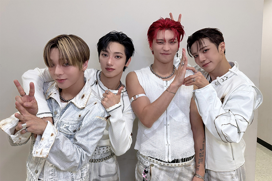 soompi's tweet photo. #VANNER Scores Their First-Ever Music Show Win On "Music Bank" With "Automatic"
#VANNER1stWin
#Automatic1stWin 
https://t.co/73pLC8XODR https://t.co/UxjYpR3Hqd