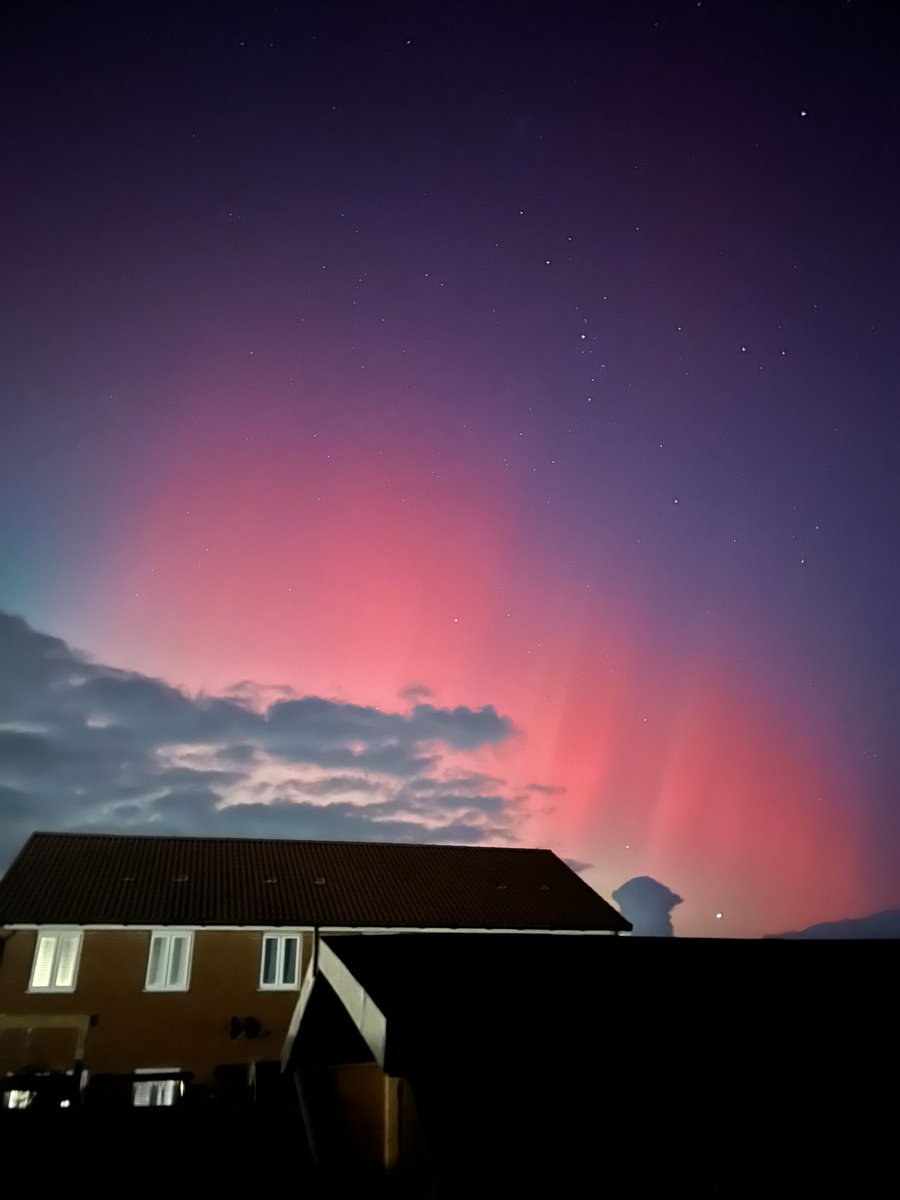 Terry_Connor98's tweet photo. Northern lights or something like that https://t.co/rkMqacqOq8