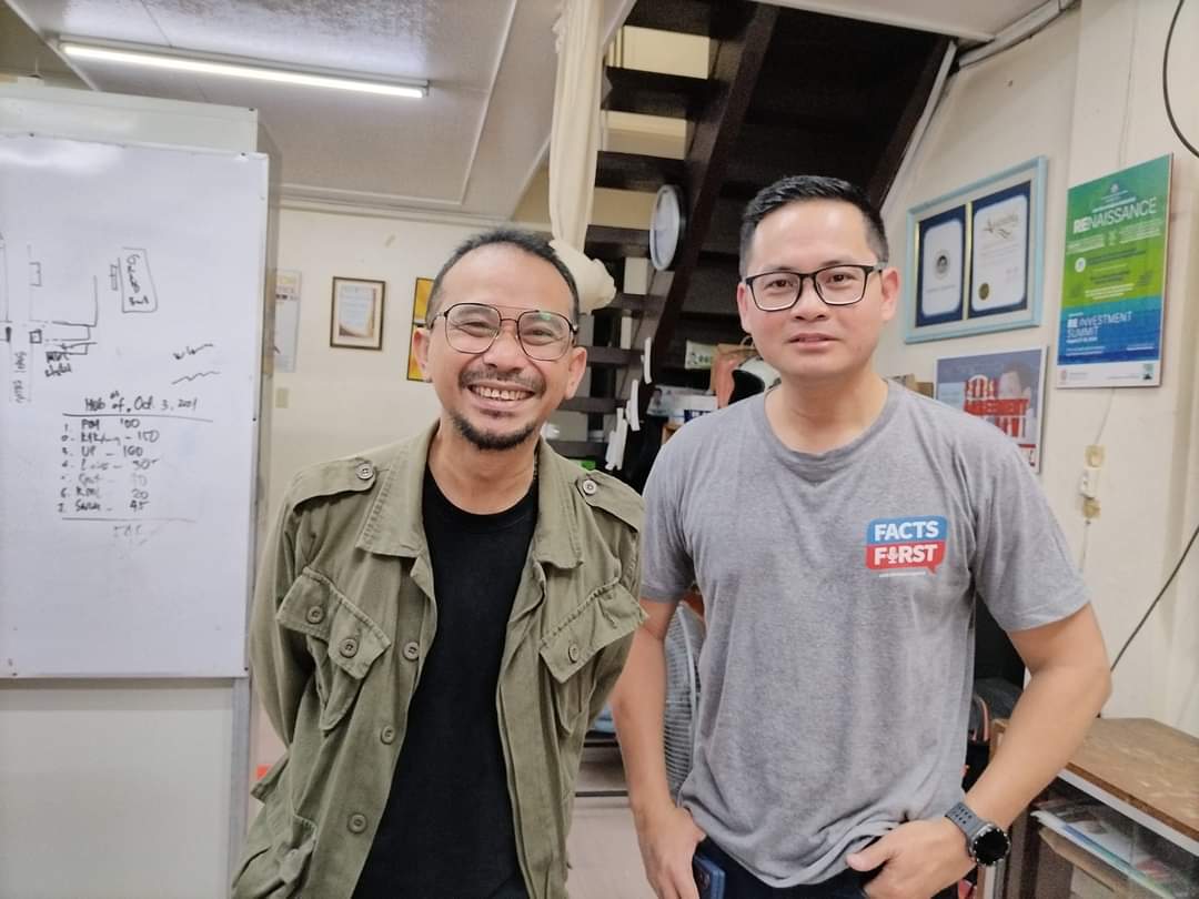 LukeEspirituPH's tweet photo. It was an honor to have met @IanEsguerra in person for the first time. One of the country's most respected journalists. Abangan soon sa Facts First podcast! https://t.co/9XW1NL0lxx
