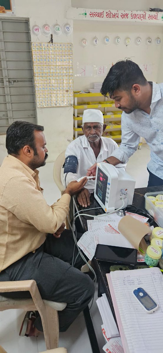 TDOBhavnagar's tweet photo. વિકાસ સપ્તાહ અંતર્ગત તાલુકાની સનેસ ગ્રામ પંચાયત દ્વારા તાલુકા કક્ષાના રોગ નિદાન કેમ્પનું આયોજન કરવામાં આવ્યું. ડોક્ટર દ્વારા  ૧૨૫ થી વધુ જરૂરિયાતમંદ દર્દીઓને જનરલ ચેકઅપ કરી ૨૫ થી વધારે રોગોનાં રિપોર્ટ તેમજ વિનામુલ્યે દવાઓ પૂરી પાડવામાં આવેલ. @CMOGuj @Collectorbhav @BhavnagarDdo https://t.co/lLR8CFwMgE