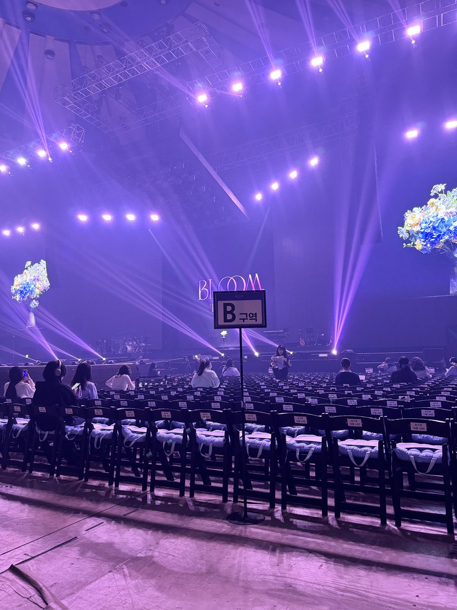 잠실실내체육관 1층 F구역 1열 15번
너무 떨린다ㅠㅠㅠㅠㅠㅠㅠㅠ