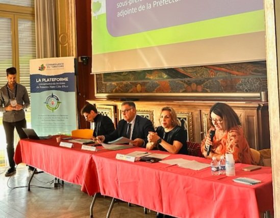 LaurenceBoetti's tweet photo. Présente ce matin lors de la réunion de présentation du projet Connaissance du Territoire aux côtés de @PPLeonelli et de Madame Reynaud Sous-Préfète Montagne à Nice.
#ObservAlp @data_sud
@InterregALCOTRA
@MaRegionSud
@reseauMOT https://t.co/Fz3xKvMn64