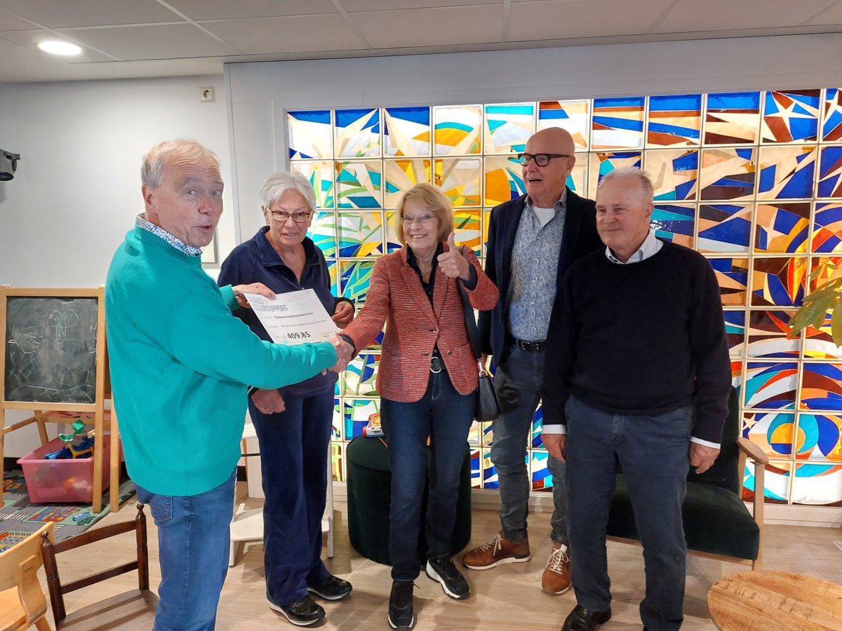 Wat leuk om bridgevereniging Spaarndam te kunnen verrassen met een cheque namens <a href="/Rabobank/">Rabobank</a>.  Door hun deelname aan #RabobankClubSupportMRA kunnen zij nieuwe leden en werven en opleiden.
#RabobankMRA #gefeliciteerd #goedvoordeclub  #Spaarndam #bridgeverenigingspaarndam