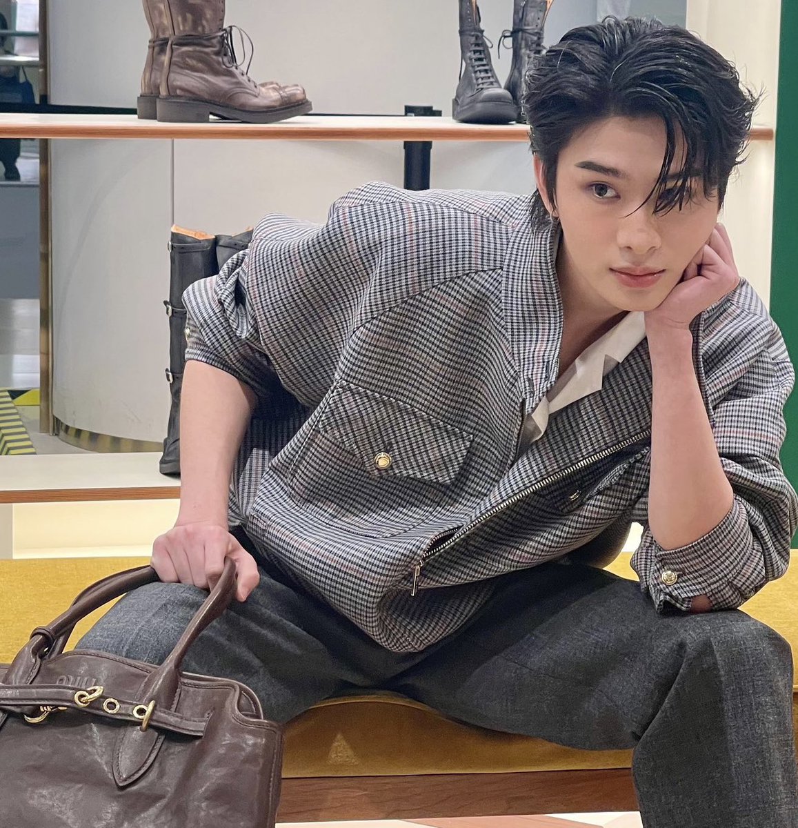 kh1ovele's tweet photo. หล่อแบบบรรลุนิติภาวะมาก 😎

#THAIchayanon
#MiuBalmoralxTHAI https://t.co/YpncTxDPsR