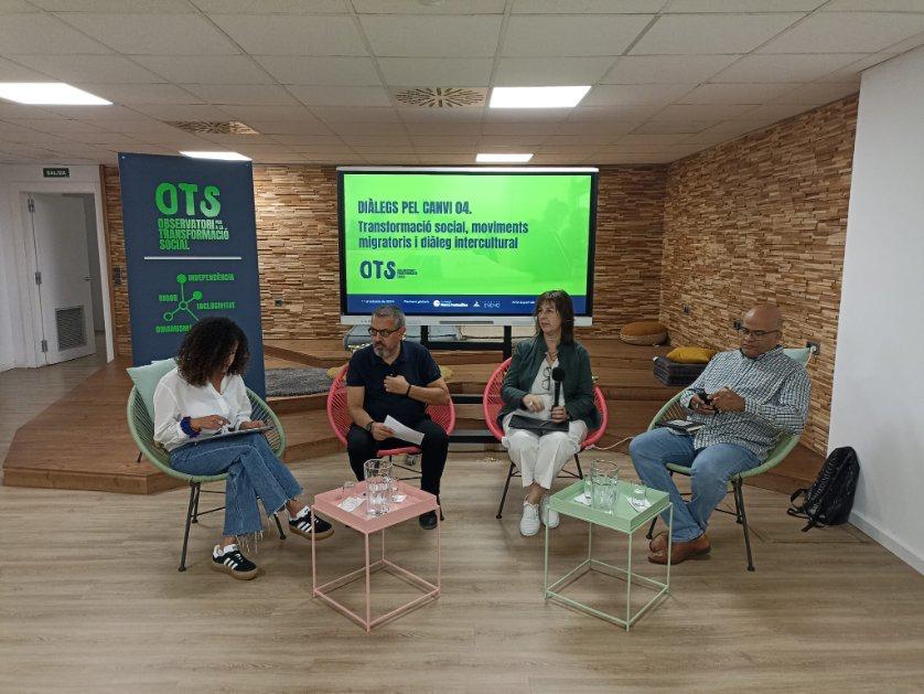 Kautar Loikaini @FundacioEveho, durant els Diàlegs pel Canvi de l'OTS: "És clau simplificar els processos de la regularització i no vincular l’estatus legal als drets bàsics independentment de la situació de cada persona, sense discursos que frenen en sec aquesta transformació".