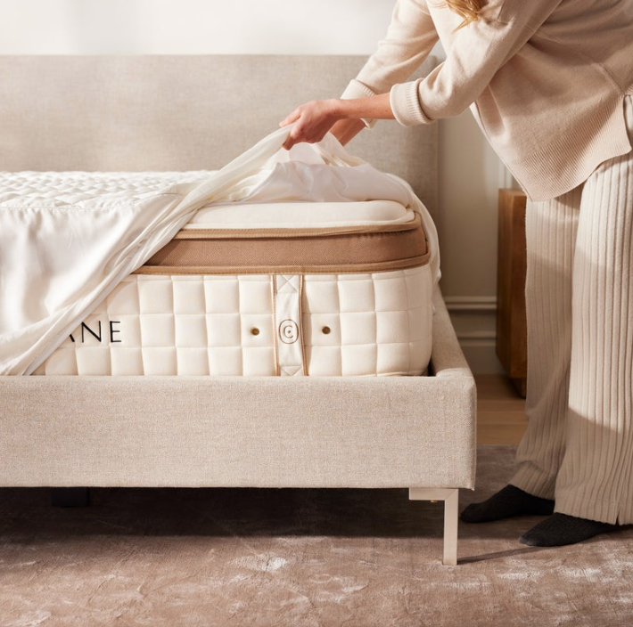 Cloverlanehome's tweet image. The Cloverlane mattress offers exceptional edge support, ensuring you get the full experience from every inch. Pure, uninterrupted luxury!

#CloverlaneMattress #EdgeSupport #LuxuryComfort