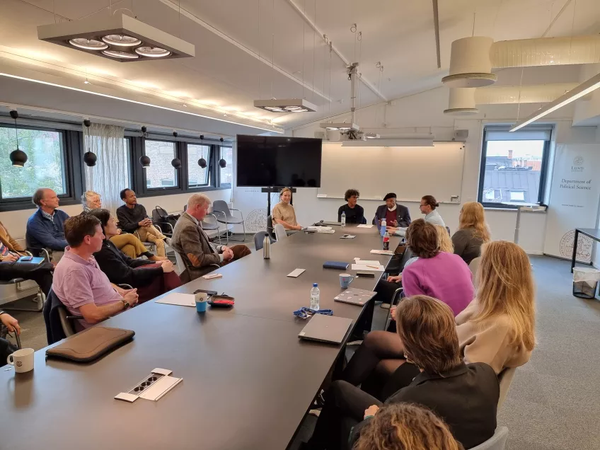 Statsvetenskap Lund (@pol_lu) on Twitter photo Brilliant guest lecture with Jason Diakité for peace and conflict students and an insightful and thought-provoking research seminar with Jason and Madubuko Diakité on popular culture, racism, world peace, democracy, agency, and "exercising citizenship"! 
svet.lu.se/en/article/jas… Brilliant guest lecture with Jason Diakité for peace and conflict students and an insightful and thought-provoking research seminar with Jason and Madubuko Diakité on popular culture, racism, world peace, democracy, agency, and "exercising citizenship"! 
svet.lu.se/en/article/jas…