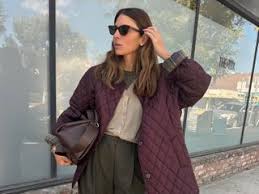 PujaSharma_0's tweet image. Fall fashion is all about comfort meets style. Think soft sweaters, warm leggings, and cute boots. 🍁👖 #ComfyChic #FallWardrobe