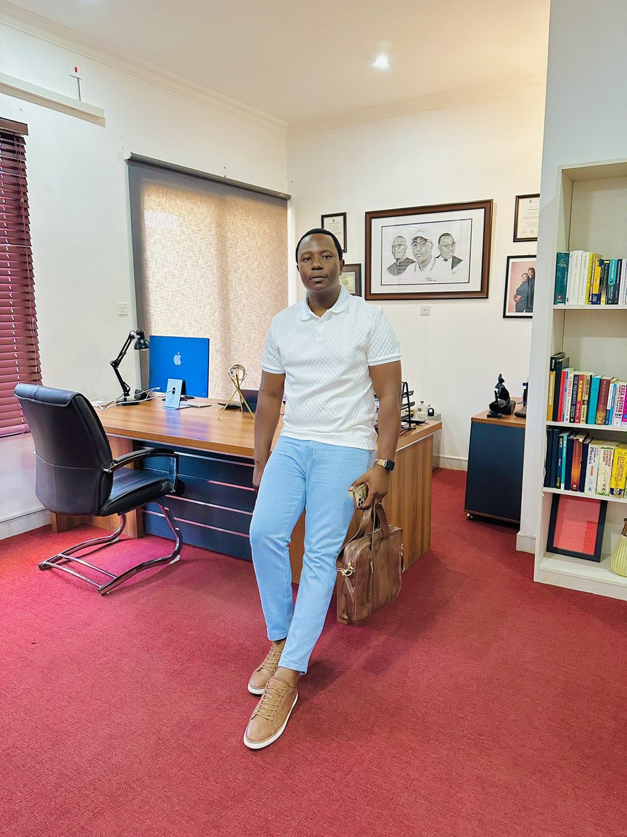 KapalasaPhiri's tweet image. Serve people what you can eat, just incase plates are exchanged.