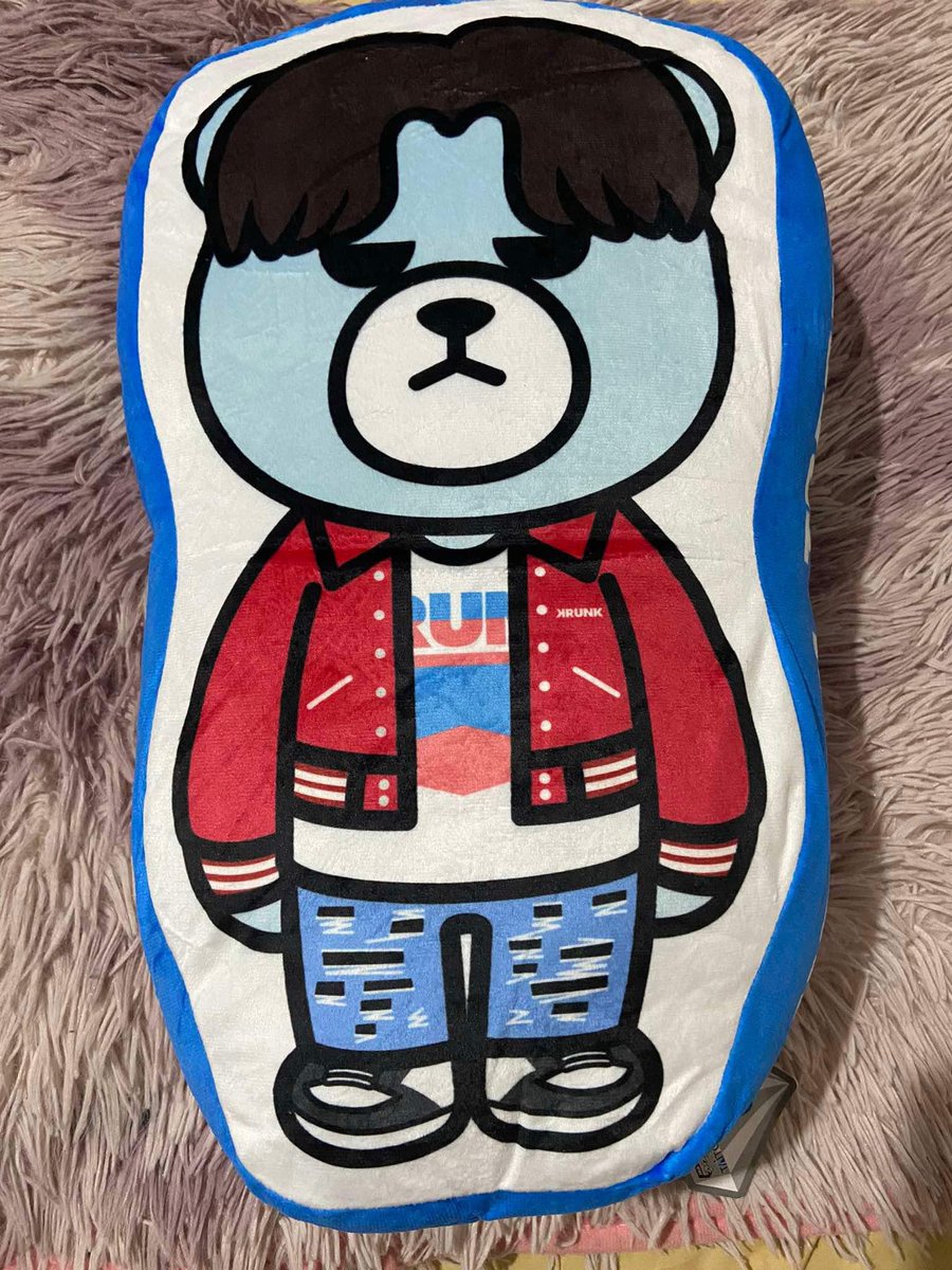 kselect_ph2's tweet photo. ‼️ SALE ‼️ 

KRUNK PILLOW x TREASURE DOYOUNG 

(Size: Approx 42 cm)

💸 OLD PRICE: 580php each
💸 SALE PRICE: 280php each https://t.co/7yY2bEZHjh