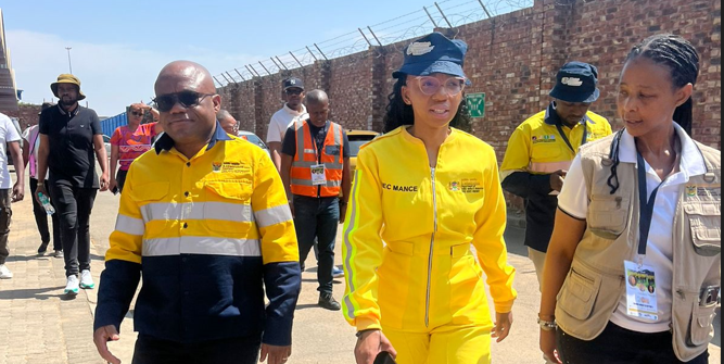 TimesLIVE's tweet photo. Free State public works MEC Dibolelo Mance is on Friday launching the expanded public works programme artisan development project which will see more than 2,000 vacancies in the artisan sector filled.
https://t.co/pwewmz937j https://t.co/mBN4fLanZe