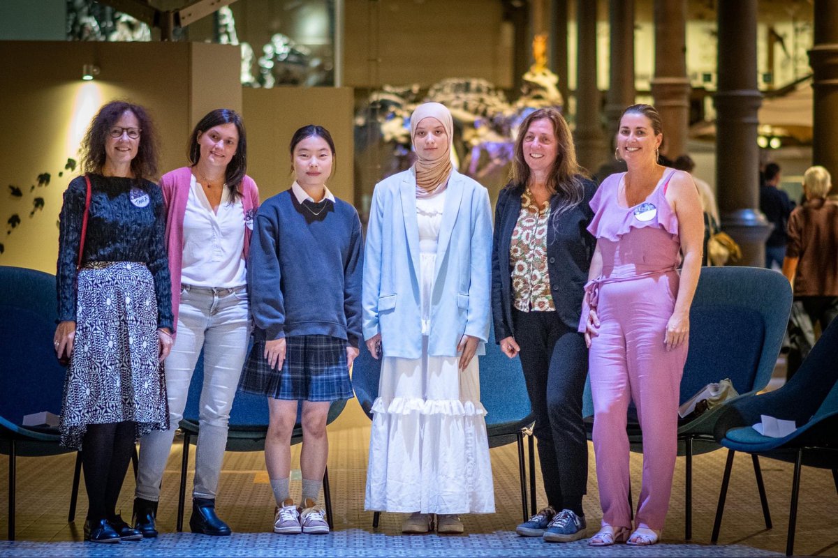 #WiseNight VIP event started with Ear to Sea theatre by Cusk Collective followed by a Climate Dialogue between marine scientists &amp; laureates of the Girls leading in Science contest ‘24 🌊

What a backdrop, the beautiful dinomuseum 🦖 <a href="/BelgianNatural/">Royal Belgian Institute of Natural Sciences</a> <a href="/nat_sciences_be/">Institute of Natural Sciences Belgium</a> <a href="/WiseNight_BE/">WiseNight_belgium 🦖🪐</a>