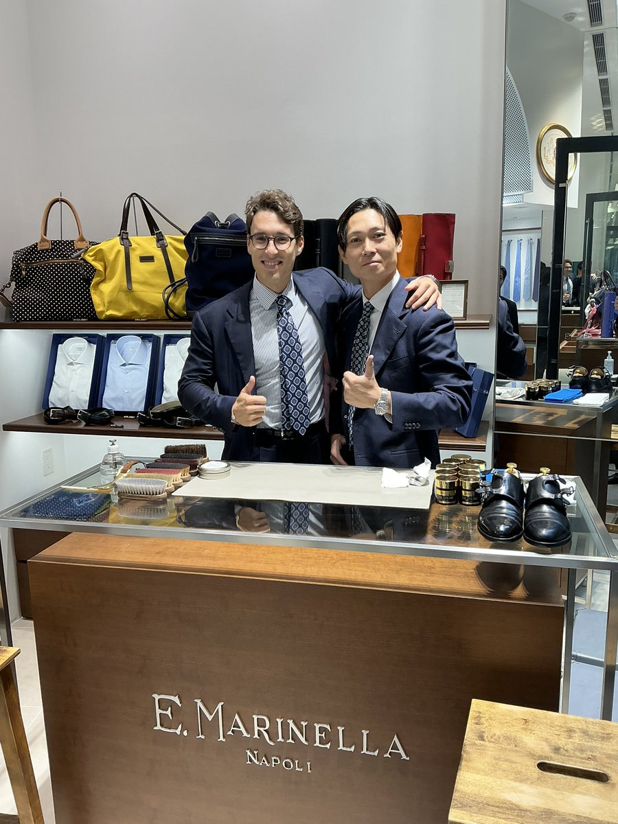 commder2's tweet photo. E.MARINELLAナポリ丸の内に行ってきた。
almarinella氏とBrifth の長谷川さんにお会いできてよかった。
長谷川さんに三陽山長 勇一郎を磨いてもらいました。
#三陽山長
#emarinella
#Brifth https://t.co/F4XNkgelUc