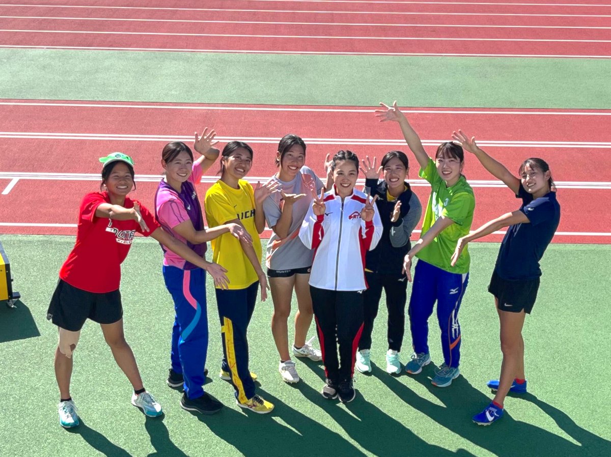 BoutakaChannel's tweet photo. #佐賀国スポ より
女子棒高跳で入賞した皆さんの集合写真が届きました！！  

そして今日の"裏"主役は
この試合で引退となった #若園茜 選手✨

高校時代より、全国大会で大活躍！！
2019年、地元・岐阜で開催されたインカレでの優勝は痺れましたね〜🔥

お疲れ様でした👏

#BoutakaChannel https://t.co/rluNxJAh9k