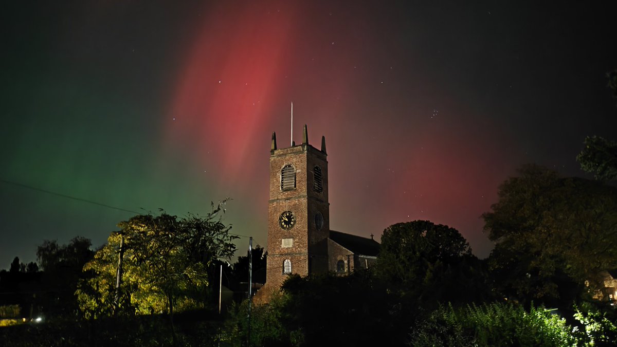 nickcoen's tweet photo. First time seeing the Aurora last night, it was pretty cool! https://t.co/rfZKrSsdk1