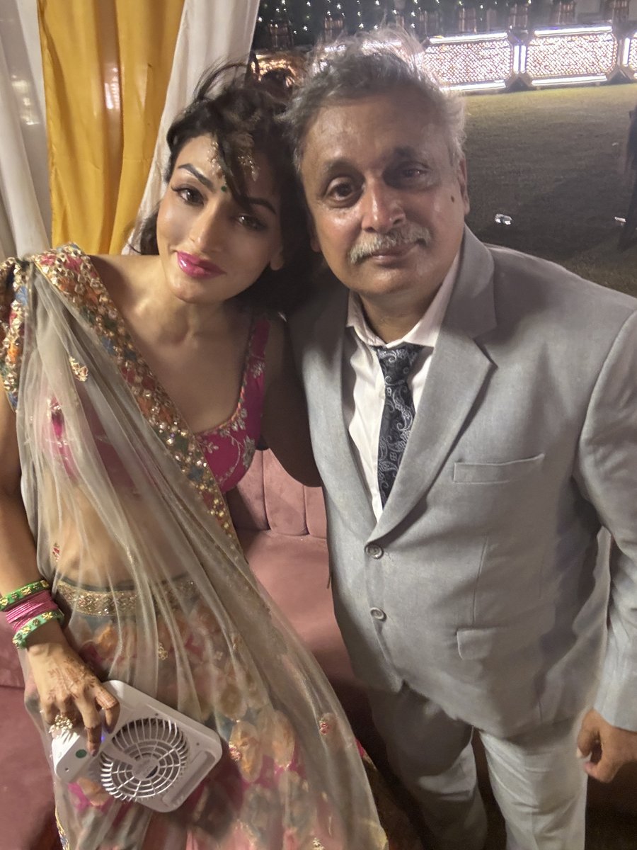 KhushaliKumar's tweet photo. Dulhaniyan Le Aayegi ❤️💫 #NewBeginnings- A beautiful marriage is every girl’s dream and every father’s desire… but this wedding drama is crazier as it can get. https://t.co/N5ouxW0DGo