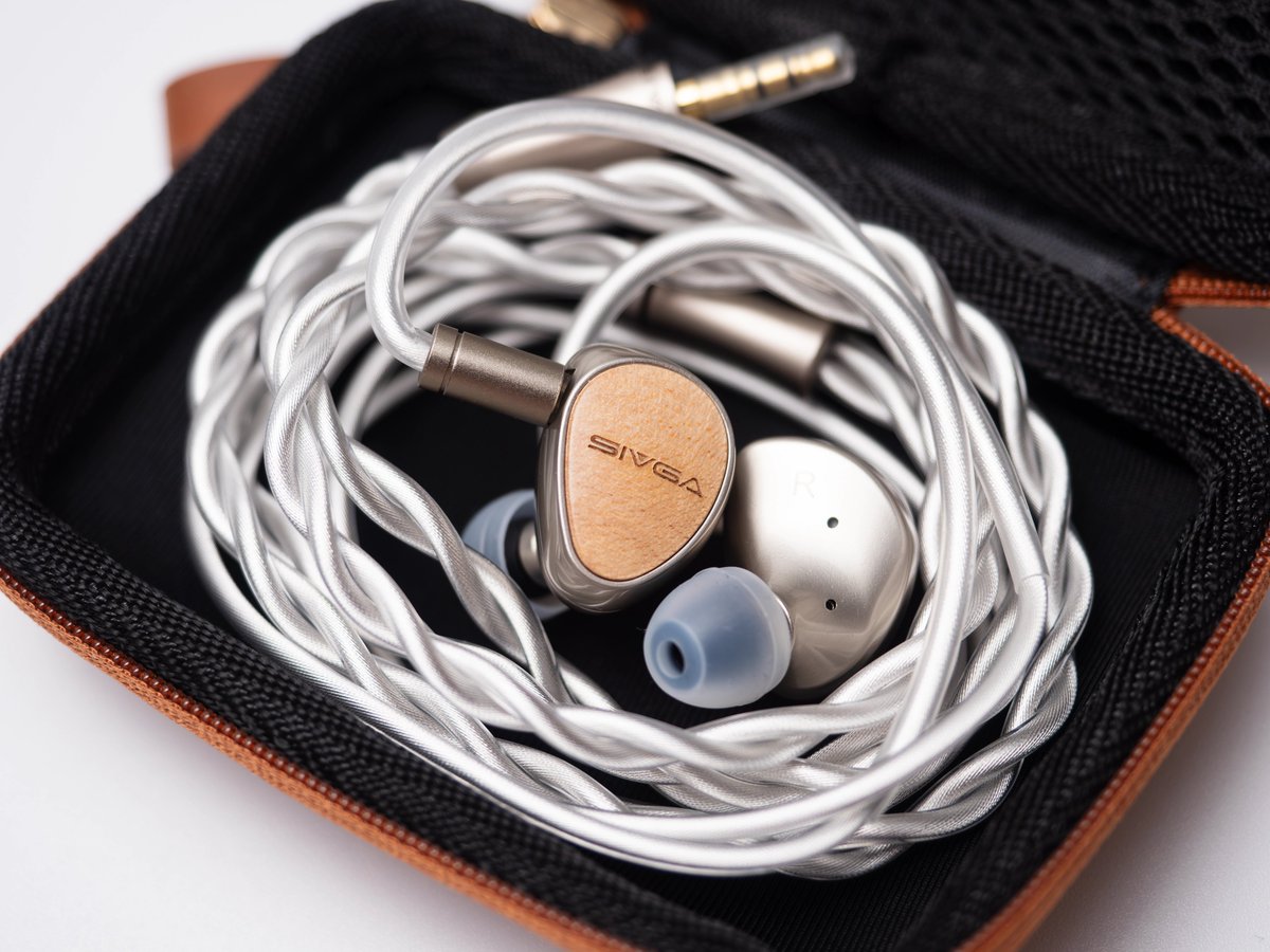 _silicagel's tweet image. #SIVGA #Que
Beautifully designed earphones with a wooden faceplate. 

Can easily recommend to anyone looking for a warm-neutral sound, with great detail and soundstage representation.

KR Review: blog.naver.com/fishnchips775/…