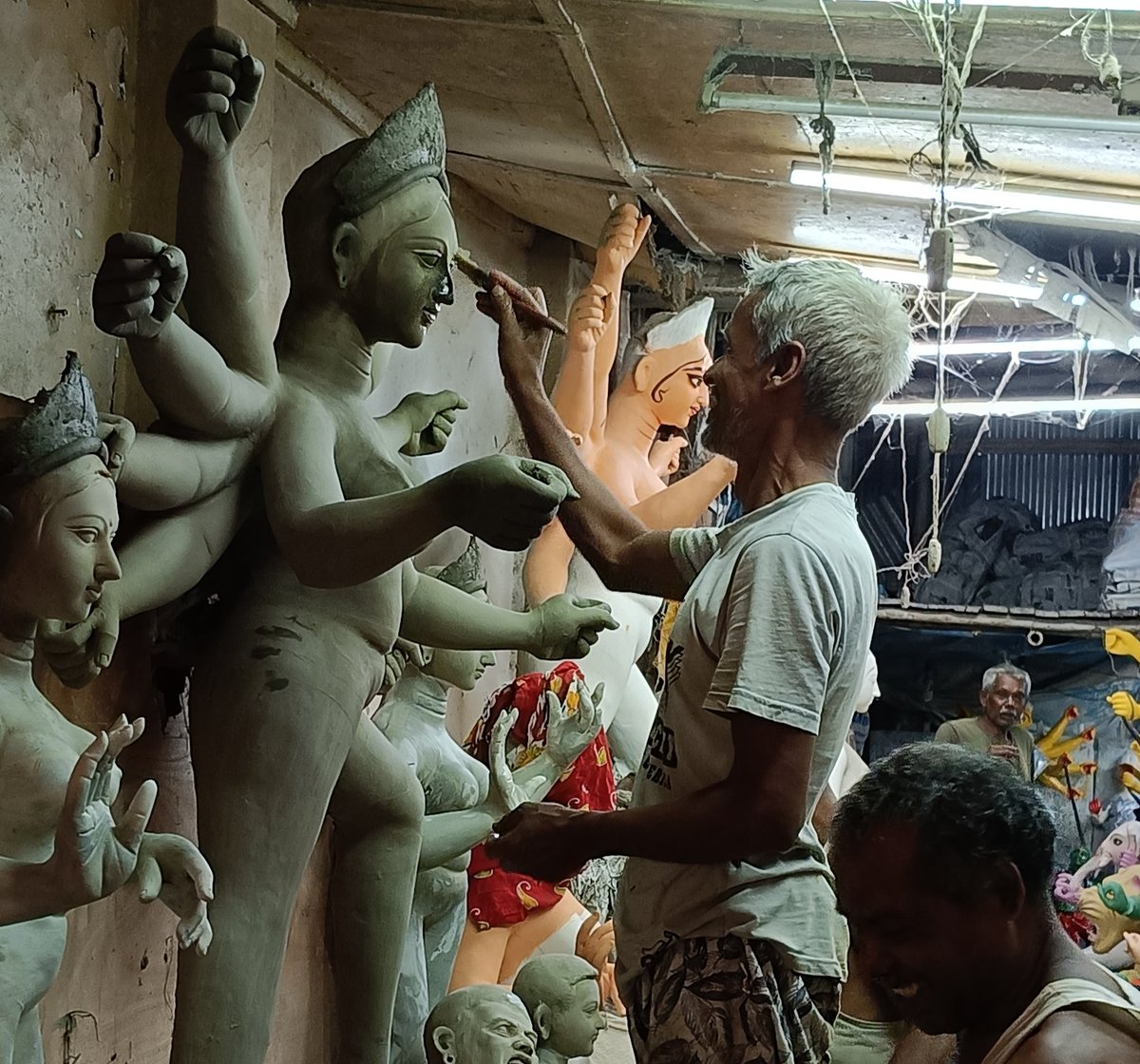 0_RoyBoy_0's tweet photo. "In Kumartuli's bustling lanes, artisans mold Maa Durga with devotion, weaving centuries of Indian culture into each sculpture. Here, tradition and artistry unite, bringing our rich heritage to life with every stroke of clay."
#Kumartuli #MaaDurga #IndianCulture https://t.co/40e9aGIqhB
