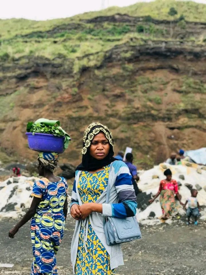 LinahLuanda's tweet photo. "En cette #Journéeinternationale de la #jeunefille, je poursuis mon engagement à répandre le bonheur et à contribuer au bien-être de chaque être humain. Chaque jour offre une nouvelle opportunité de semer des graines de joie.
@Amina_Murh ,@molo_rachel @jamaagrandslacs https://t.co/dJv9DtTbzN