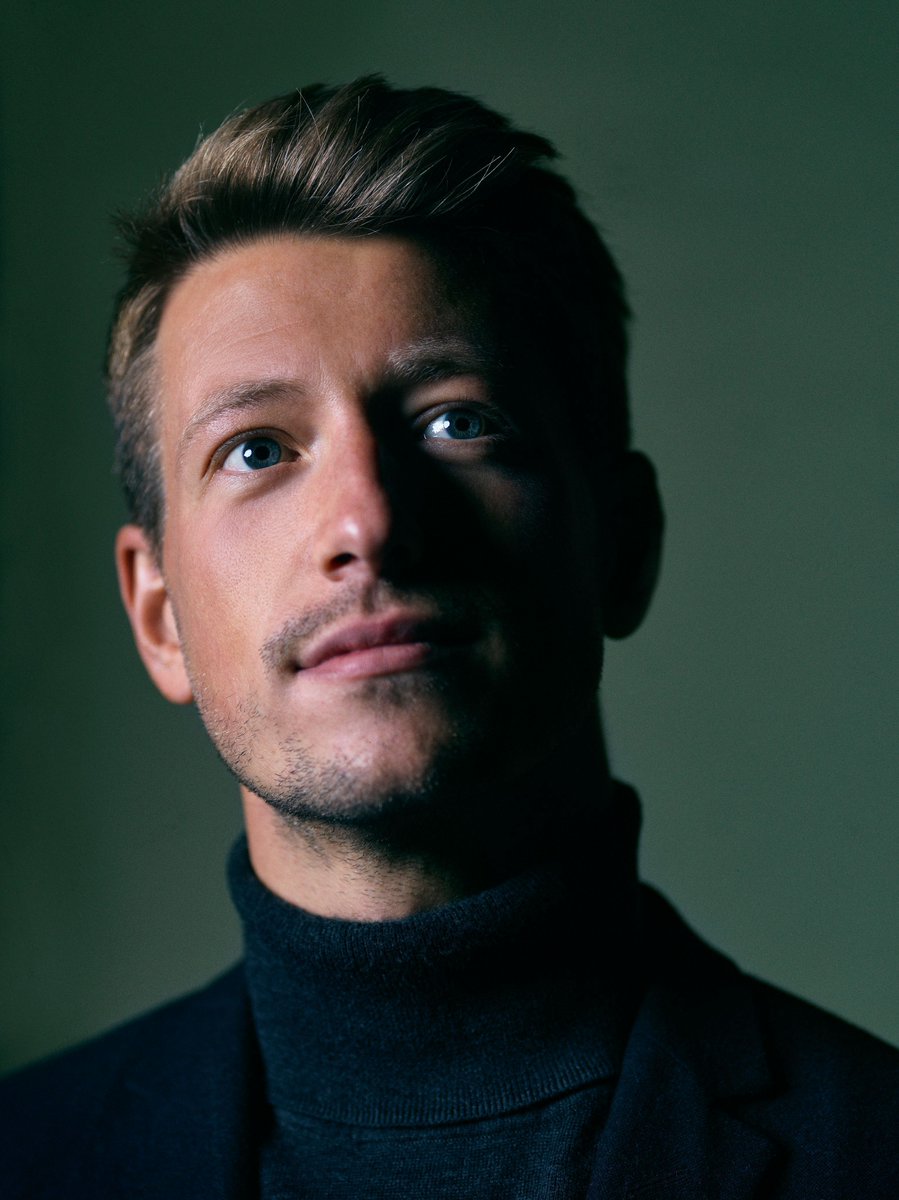 Askonas Holt (@askonasholt) on Twitter photo Tonight, <a href="/DuncanWardMusic/">Duncan Ward</a> debuts at <a href="/E_N_O/">English National Opera</a> conducting Britten's The Turn of the Screw with Alan Oke singing Prologue.
Read the full story here: buff.ly/3Y5Sp6b Tonight, <a href="/DuncanWardMusic/">Duncan Ward</a> debuts at <a href="/E_N_O/">English National Opera</a> conducting Britten's The Turn of the Screw with Alan Oke singing Prologue.
Read the full story here: buff.ly/3Y5Sp6b