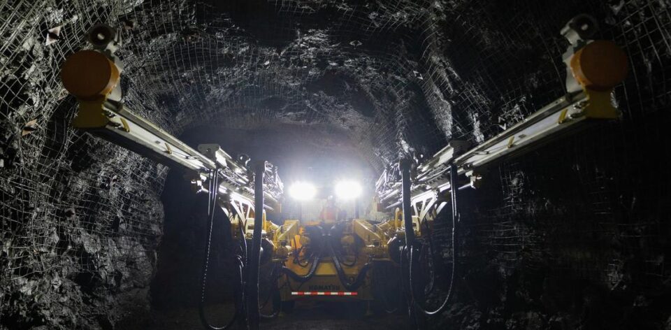 GlobalMining14's tweet photo. Underground hard rock mining operations looking for versatile solutions  now have two more options. Komatsu is excited to introduce the new Z3 series of  medium-size class development jumbo drills and bolters to its lineup...
https://t.co/cCVElndKSG https://t.co/uChgBQ68dD