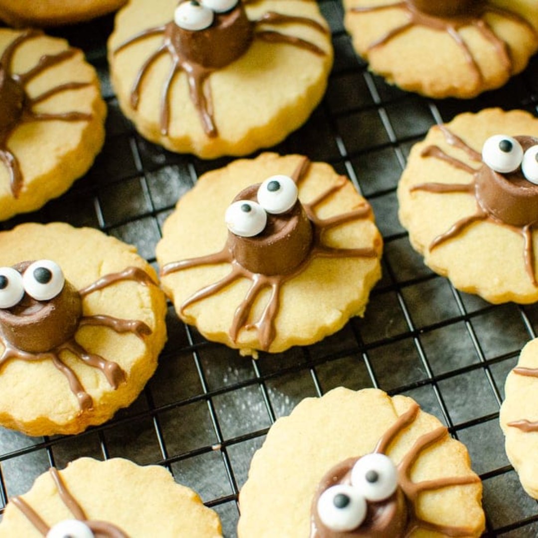 flawlessfooduk's tweet image. 🎃👻 Need a cute Halloween idea? flawlessfood.co.uk/cute-spider-ha… These Shortbread Spider Biscuits are adorable, buttery, and so much fun to make with kids! Perfect for parties or gifting. 🕷️🍪#HalloweenBiscuits #Shortbread #HolidayBaking