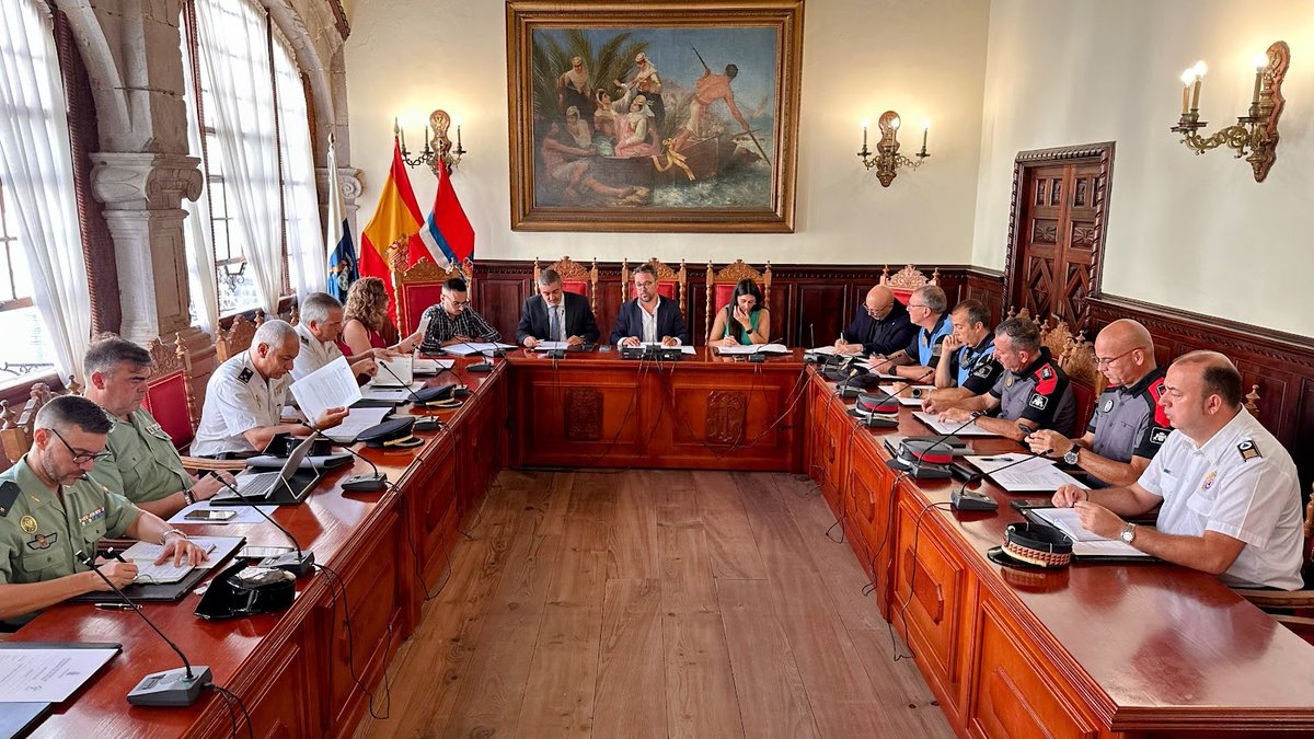 sclapalma's tweet photo. 🟡 BAJADA DE LA VIRGEN | La Junta Local de Seguridad realiza su primera toma de contacto para la organización de la Bajada de la Virgen 2025 con la participación de administraciones y entidades involucradas en la seguridad y emergencias del ámbito local, insular y autonómico. https://t.co/NsRv9kcniM