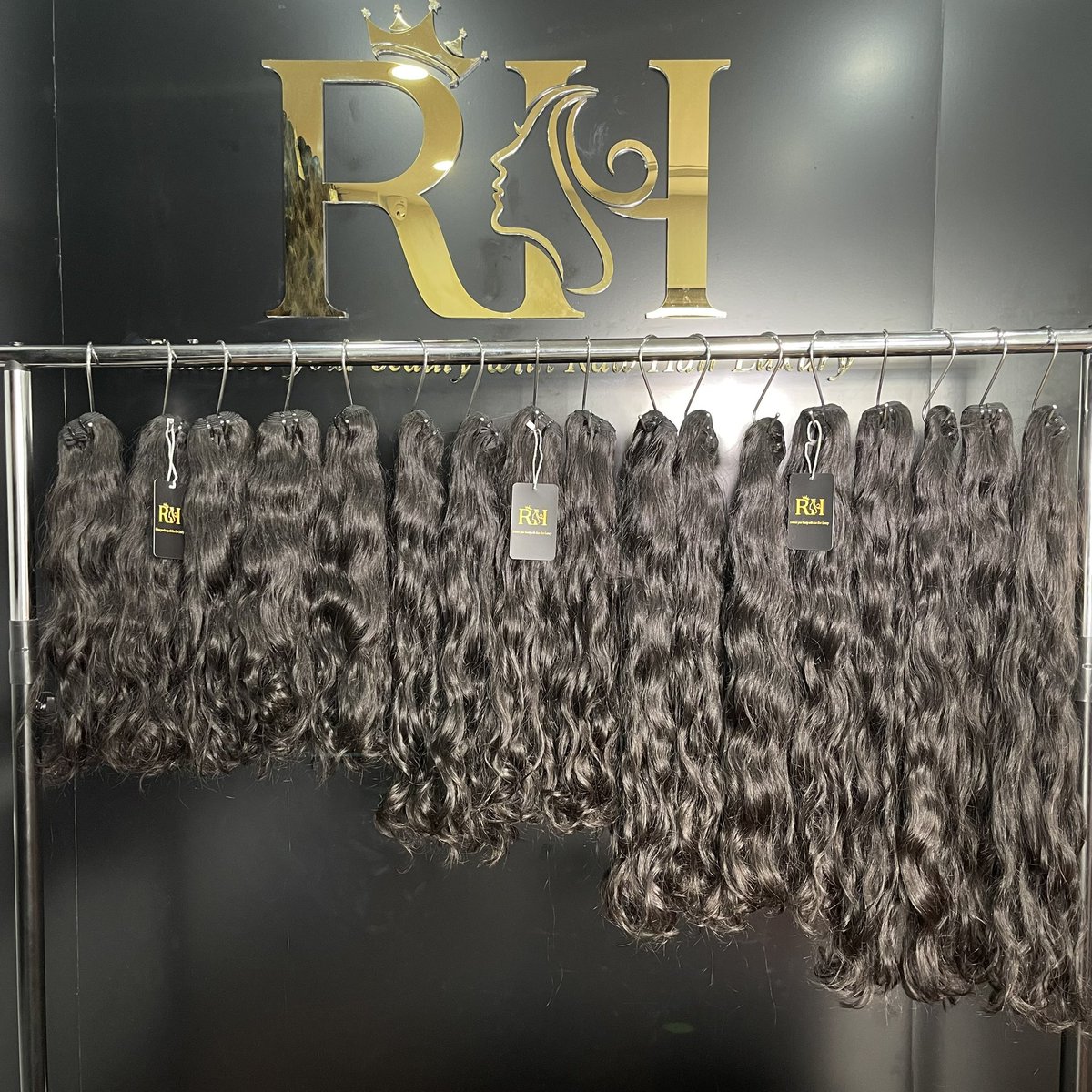 Rawhairluxury's tweet image. Raw Bundles Restocked!!
Order now!! 📲📲📲

☎️ Hotline: 
+1 (206) 698‑5133 (sale)
+1 (360) 488-8234 (delivery)
🌍 Website: rawhairluxury.com

#rawhairluxury #machineweft #machinewefthair #bundledeals #rawseastraighthair #rawvietnamesehair #rawhairluxuryus