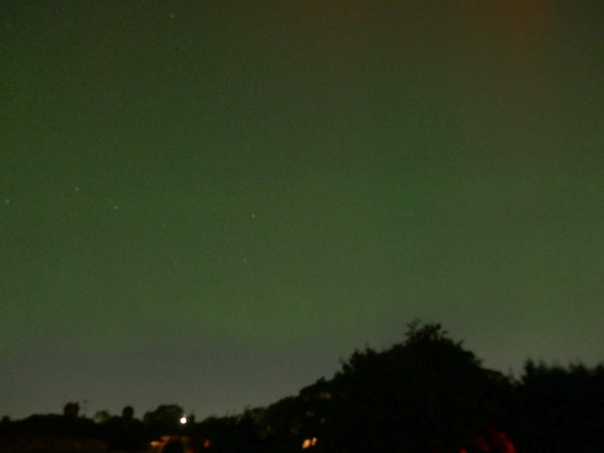 mosschops6's tweet photo. Great show of the northern lights last night from the back garden in Nantwich! Visible to the naked eye. Hand held so a little big shaky.
#Auroraborealis @csdriver @saloplarus https://t.co/odytWlyC1T