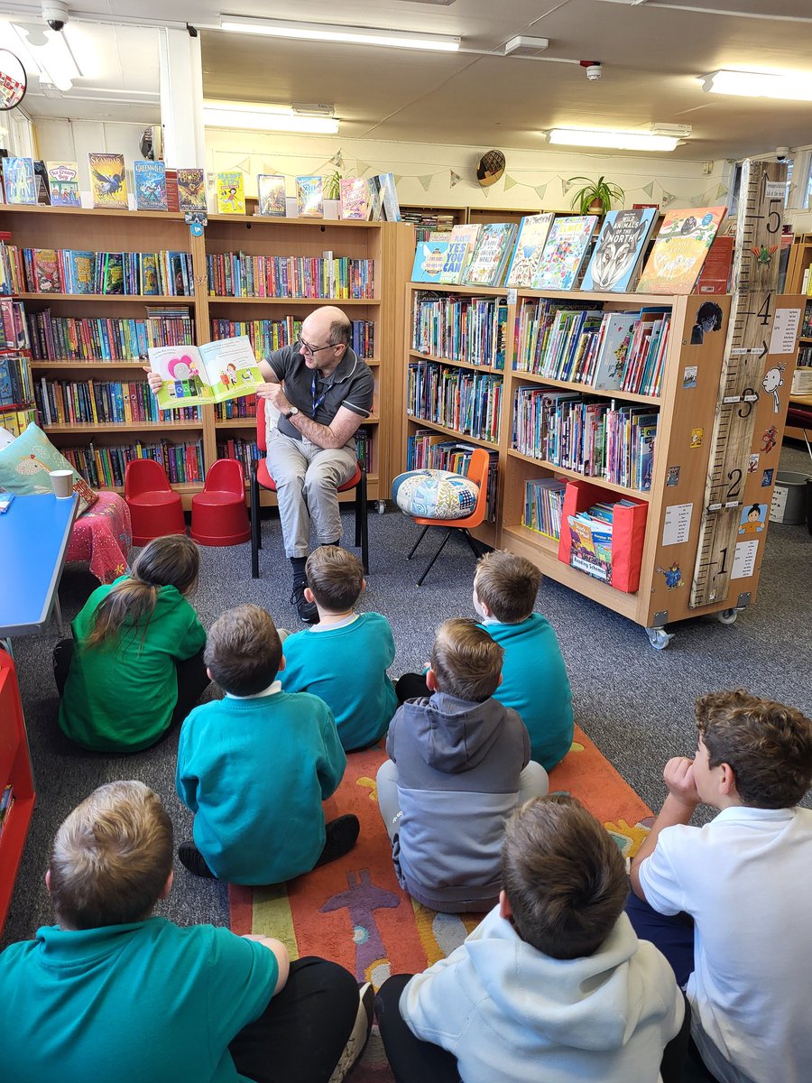 tynywernp's tweet image. Puffins visited @BedwasLib for #GreenLibrariesWeek. They listened to eco stories and decorated beautiful bird boxes @CaerphillyLibs @EcoSchoolsWales @FceGyg #LoveLibraries