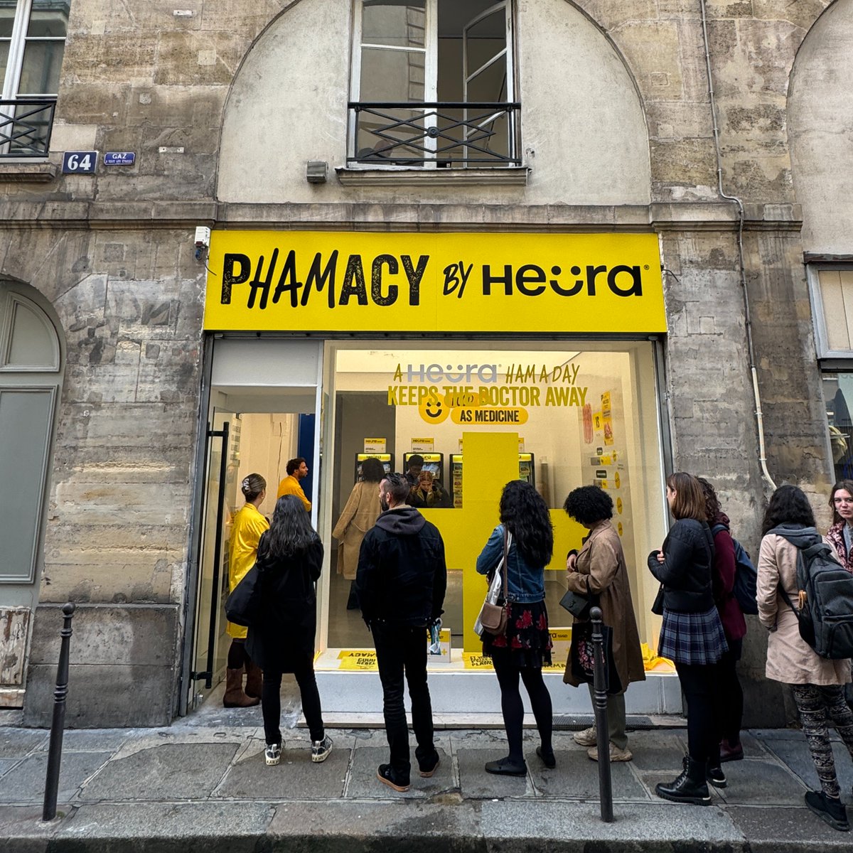 Cola para probar el único "ham" que se puede vender en una farmácia 👩‍⚕️
#AHeuraHamADayKeepsTheDoctorAway