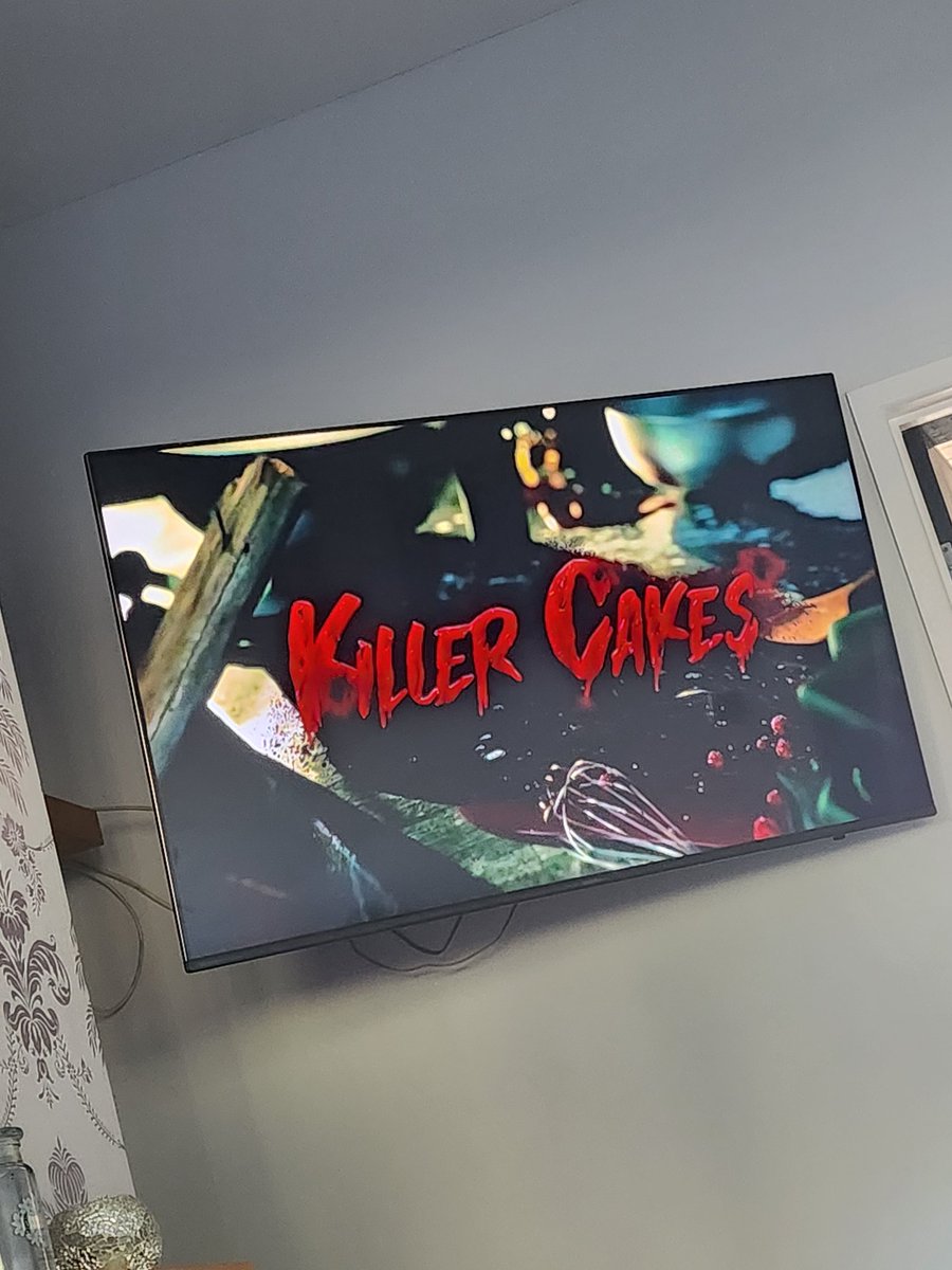 evann_lfc's tweet photo. A tv competition show about baking horror themed cakes hosted by Matthew Lillard , this show was made for me π #killercakes https://t.co/CTip3cXOe7