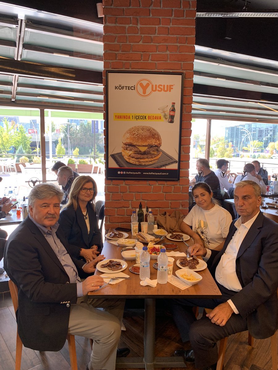 Dostlarımızla <a href="/kofteciyusuftr/">Köfteci Yusuf</a>’daydık.