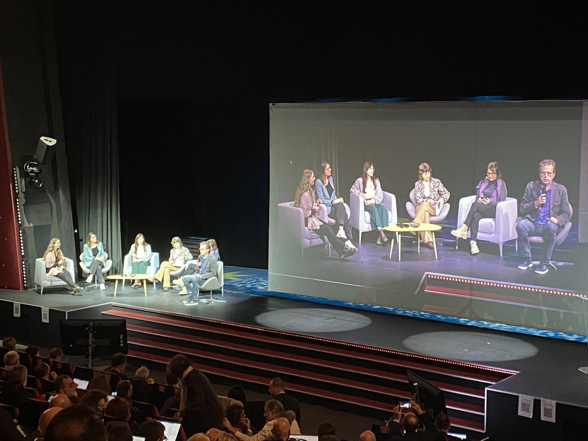 Inria_Bordeaux's tweet photo. [#InFine 2024] Table ronde "Apprendre l'#IA et avec l'IA" animée par @fredalexandre33 avec :

- Hélène Sauzéon @FlowersINRIA
- Chloé Mercier @labriOfficial 
- Marie Collin @Inria
- Marie Martin @ParisSaclay
- Marie Fauquembergue @MPLS_Aquitaine

➡️Replay : https://t.co/0XuOruyMmR https://t.co/gJ4Bh9if6f