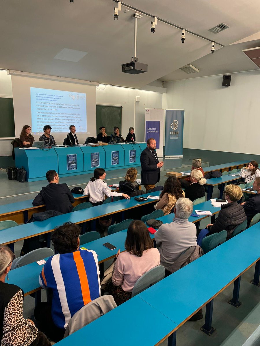 cdad22_'s tweet photo. Pour la 1ère édition des nocturnes du droit, un quizz interactif sur les violences conjugales s'est déroulé à la fac de droit de St Brieuc
Chaque intervenant a partagé son expertise en fonction de la question posée, ce qui a grandement enrichi l’apport pédagogique de la soirée ⚖️ https://t.co/tE5JJ2bQLi