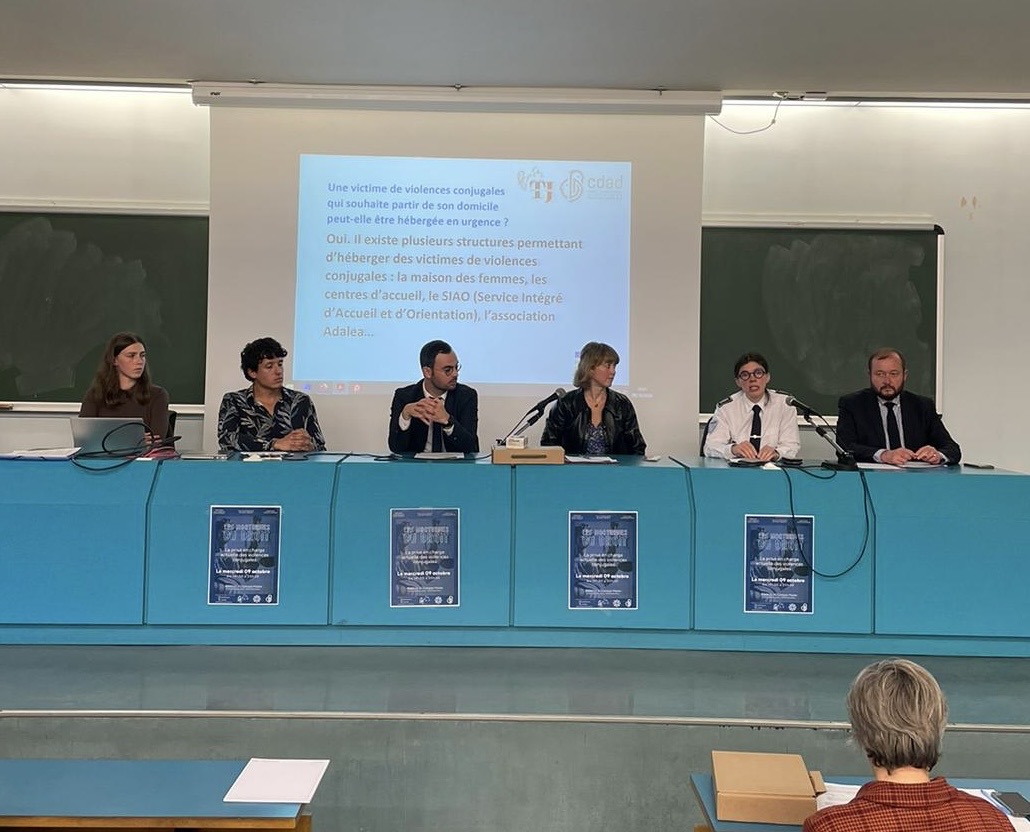 cdad22_'s tweet photo. Pour la 1ère édition des nocturnes du droit, un quizz interactif sur les violences conjugales s'est déroulé à la fac de droit de St Brieuc
Chaque intervenant a partagé son expertise en fonction de la question posée, ce qui a grandement enrichi l’apport pédagogique de la soirée ⚖️ https://t.co/tE5JJ2bQLi