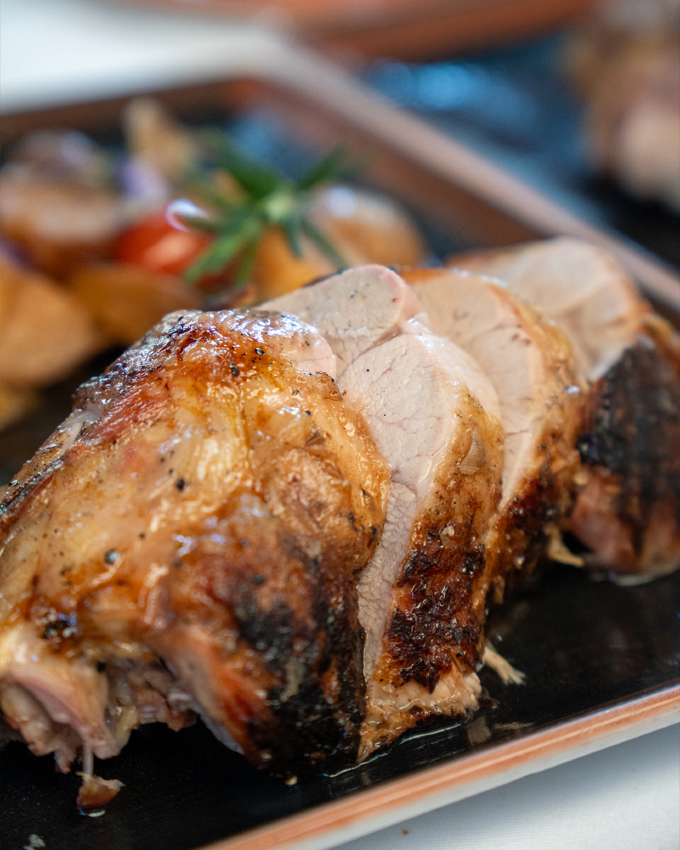 Directo a la brasa, sin cocciones previas, respetando su textura, su mordida y su sabor.
.
Reservas:
🌐 restaurantecastilleria.com
📍 Pago Santa Lucía s/n Vejer de la Frontera Cádiz