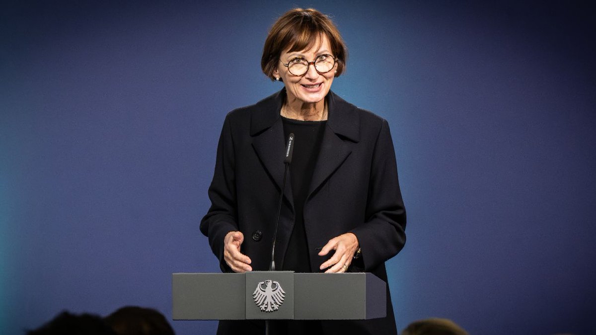 bmftr_bund's tweet photo. Im BMBF startete heute der Stakeholderprozess zur #Forschungssicherheit. Ziel des Prozesses mit #Wissenschaft, #Wirtschaft, #Bund und Ländern ist es, ein gemeinsames Memorandum und einen konkreten Maßnahmenkatalog für mehr Forschungssicherheit zu erarbeiten. https://t.co/zk4zi6AEo2