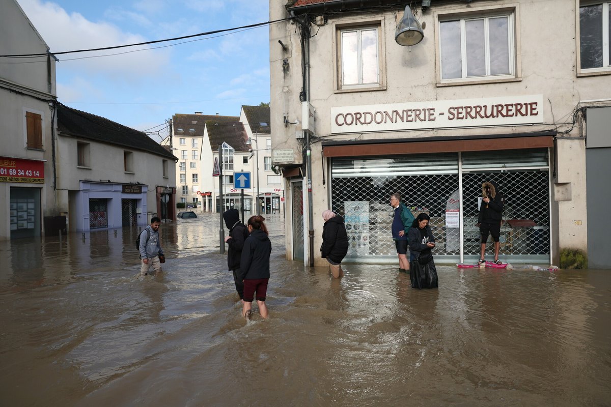 Tempête Kirk en Essonne : le centre-ville de Longjumeau entièrement paralysé par les inondations
➡️ l.leparisien.fr/Vys1