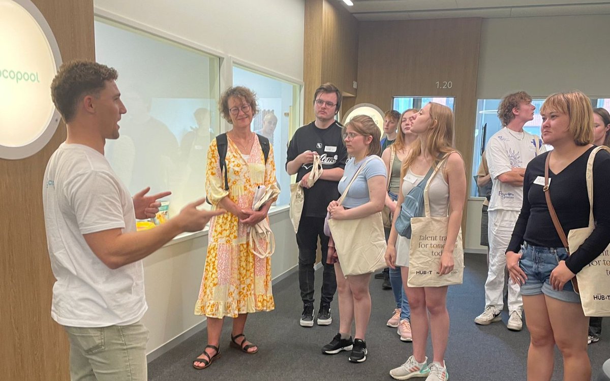 HUB4TecnoCampus's tweet photo. 🔙 Ayer recibimos a 15 estudiantes del centro #VUCStorstrom de Dinamarca 🇩🇰 en @TecnoCampus. Participaron en un seminario #InternationalProgram 🌎 para conocer el ecosistema emprendedor de la universidad 🚀 y explorar la época modernista de Mataró 🏛️✨ https://t.co/vO9L3Lxcw9
