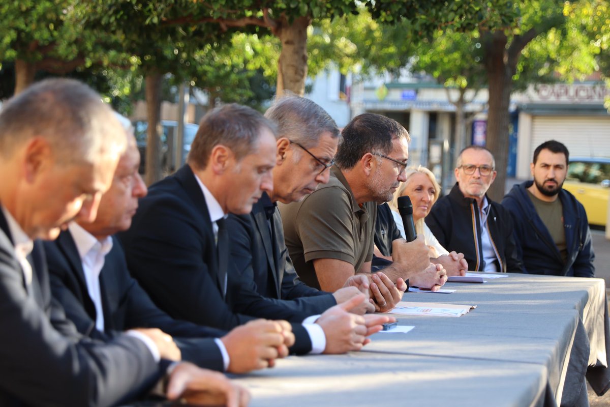 AggloBastia's tweet photo. #Ecunumia : 𝐋𝐚𝐧𝐜𝐢𝐚𝐦𝐞𝐧𝐭𝐮 𝐝𝐢 𝐢 𝐝𝐢𝐬𝐩𝐮𝐬𝐢𝐭𝐢𝐯𝐢 𝐂𝐨𝐫’𝐝𝐢 𝐜𝐢𝐭𝐚̀ 𝐞̀ 𝐐𝐮𝐚𝐫𝐭𝐢𝐞𝐫𝐢!

La CAB s’est engagée dans une démarche de soutien aux commerces et artisans de proximité.

À ce titre, ses élus et partenaires ont lancé ce matin deux nouveaux dispositifs à destination des commerces et artisans de proximité 🤝

✅🏫 𝐋’𝐀𝐩𝐩𝐞𝐥 𝐚̀ 𝐏𝐫𝐨𝐣𝐞𝐭 𝐂œ𝐮𝐫 𝐝𝐞 𝐕𝐢𝐥𝐥𝐞 : À partir de ce lundi 14 octobre, les entreprises situées dans le périmètre Cœur de Ville pourront être accompagnées financièrement à hauteur de 50% (jusqu’à 10000€ de dépense) par la CAB pour la modernisation de leur locaux ou leur projet en matière de transition énergétique ou numérique ; 

✅👗 𝐋’𝐨𝐩𝐞́𝐫𝐚𝐭𝐢𝐨𝐧 𝐜𝐡𝐞̀𝐪𝐮𝐞𝐬 𝐚𝐯𝐚𝐧𝐭𝐚𝐠𝐞 𝐐𝐮𝐚𝐫𝐭𝐢𝐞𝐫𝐢 : Du 12 au 15 novembre 2024, 2500 chèques d’une valeur réelle faciale de 20€ seront proposés à la vente à la Maison des Quartiers Sud de Bastia au prix de 10€. 
Ces chèques pourront être utilisés jusqu’à fin mai 2025 dans les commerces partenaires situés dans les Quartiers sud de Bastia (Lupinu, Montesoru, Paese Novu) 

Toutes les informations : https://t.co/4Ru5aZylop