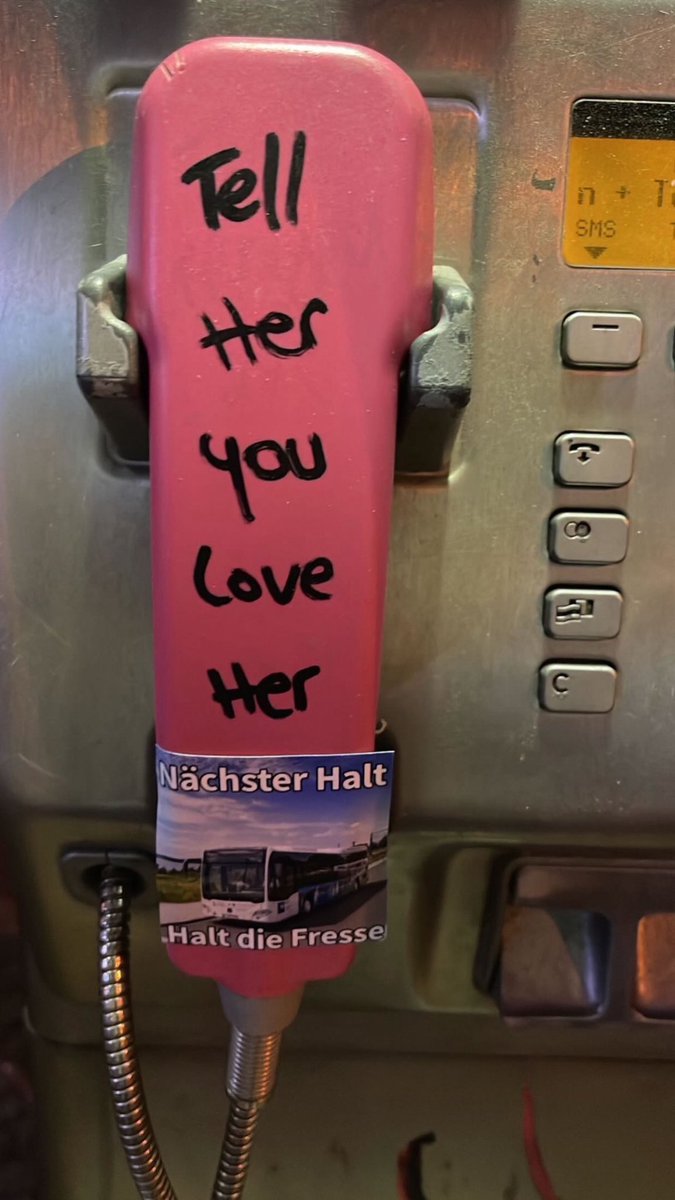 Leisflessa's tweet image. soll ich? 👉🏼👈🏼 (fresse halten)